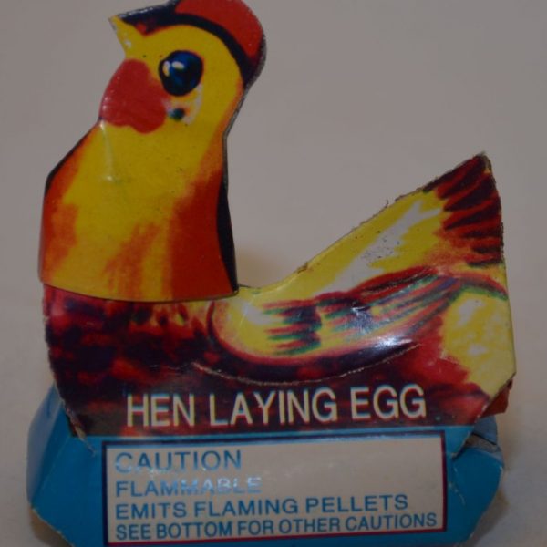 Novelty Fireworks – Hen Laying Egg (1)